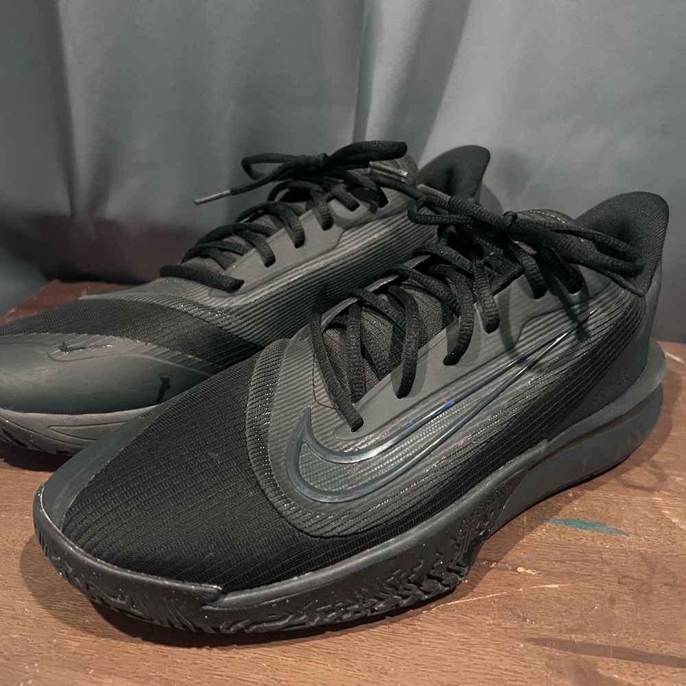 Nike Men’s Black Athletic Sneakers